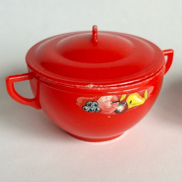 Vintage Childrens Plastic Red Tea Set with Decal By Eegee 9 Pieces Only - Picture 9 of 12